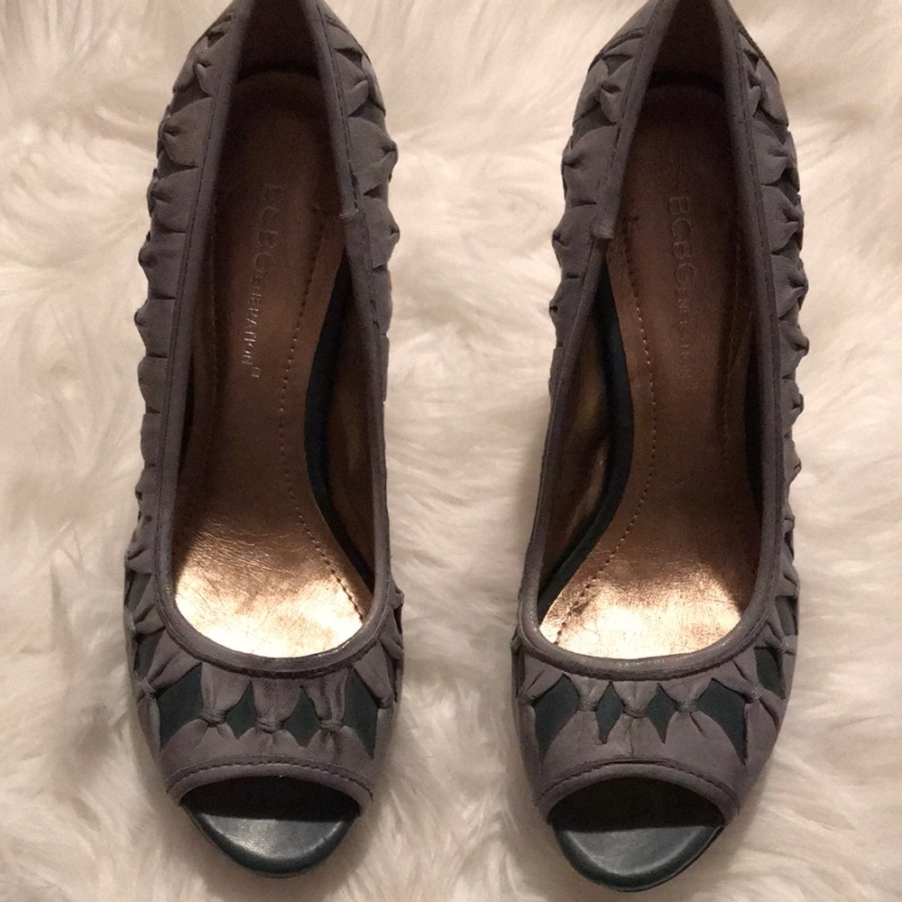 BCBG platform pump peep toe